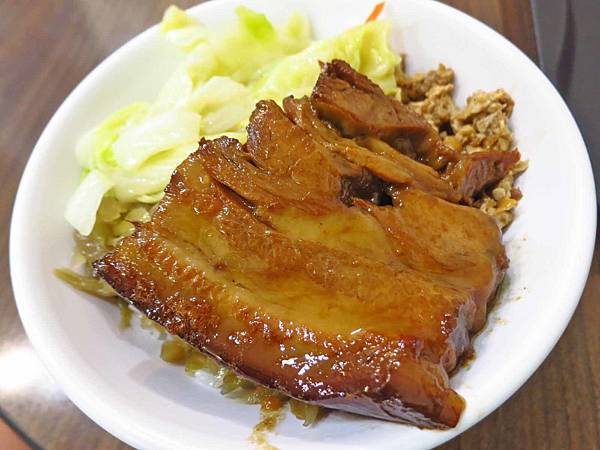 【台北美食】焢大王-入口即化軟綿綿的焢肉飯