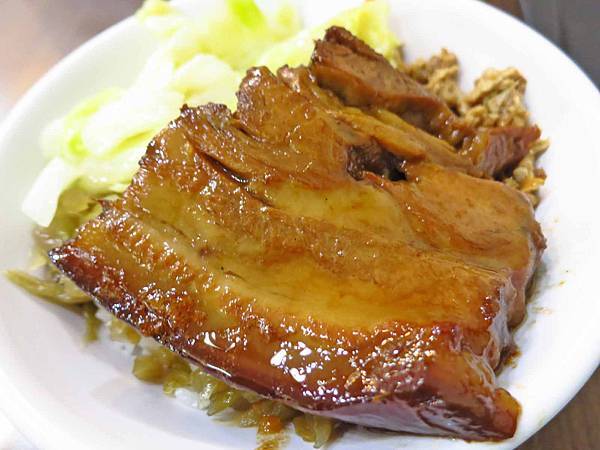 【台北美食】焢大王-入口即化軟綿綿的焢肉飯