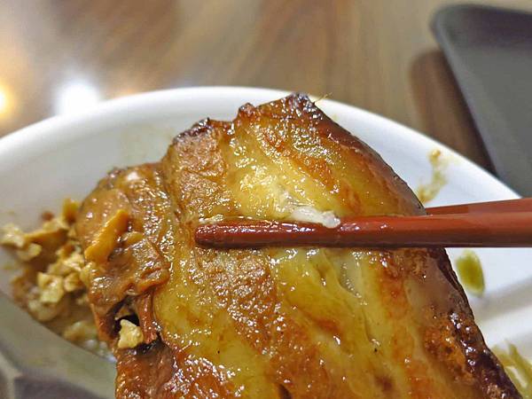 【台北美食】焢大王-入口即化軟綿綿的焢肉飯