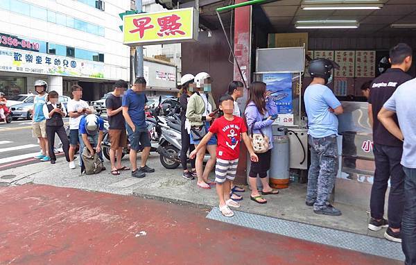 【桃園美食】日隆早點-每天都大排長龍的超人氣手工蛋餅