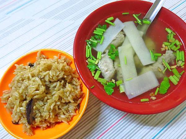 【蘆洲美食】鷺江路無名油飯-軟Q適中美味的油飯