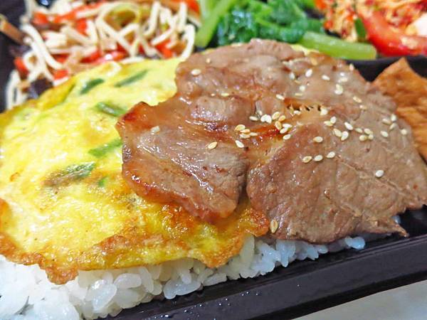 【新莊美食】昌隆街燒肉飯-55元的超便宜燒肉飯