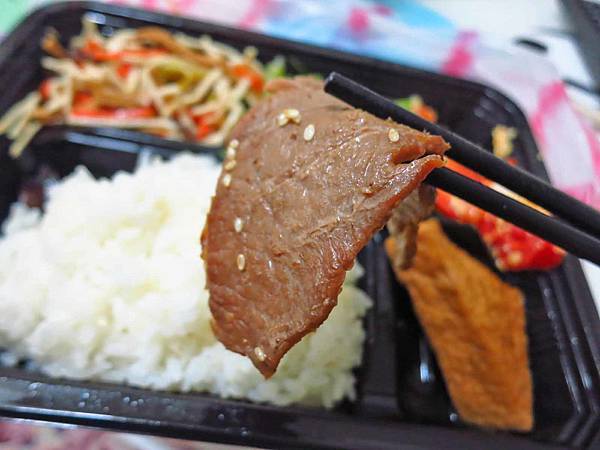 【新莊美食】昌隆街燒肉飯-55元的超便宜燒肉飯