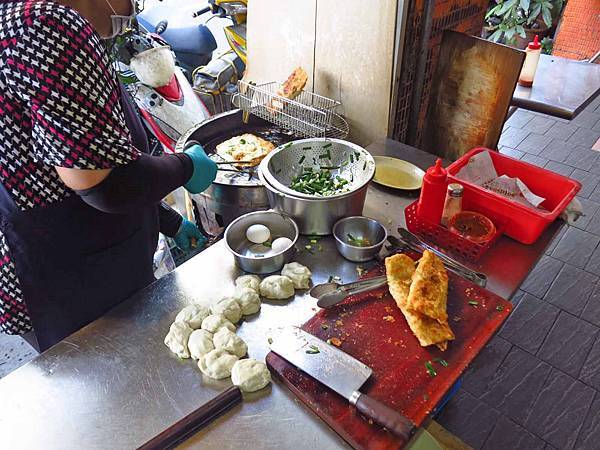 【台北美食】津津豆漿店-現點現做的手工蛋餅