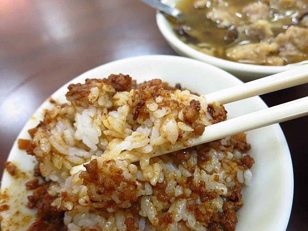 【台北美食】圓環魯肉飯肉羹-便宜又真材實料的肉羹湯