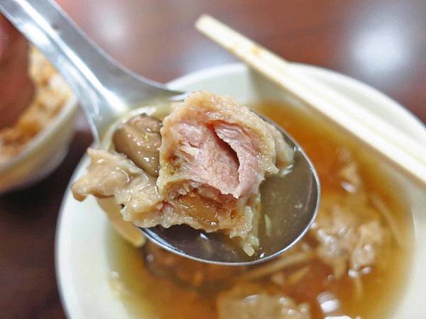 【台北美食】圓環魯肉飯肉羹-便宜又真材實料的肉羹湯