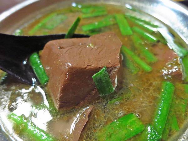 【台北美食】小楊豬血湯-便宜又好吃的20元咖哩魯肉飯