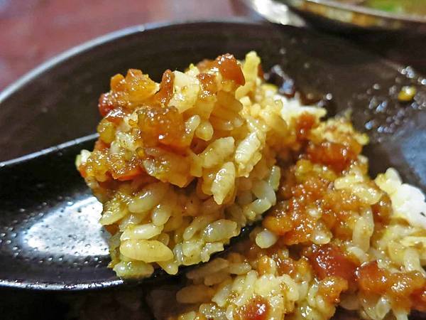 【台北美食】小楊豬血湯-便宜又好吃的20元咖哩魯肉飯