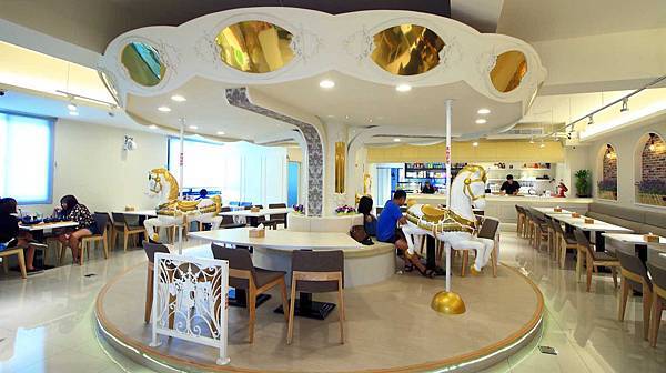 【彰化美食】五目坊茉莉館．茉莉公主的花園城堡-少女心大噴發的旋轉木馬餐廳