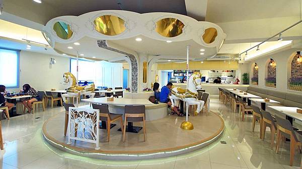 【彰化美食】五目坊茉莉館．茉莉公主的花園城堡-少女心大噴發的旋轉木馬餐廳