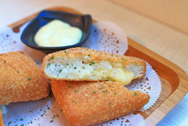 【彰化美食】五目坊茉莉館．茉莉公主的花園城堡-少女心大噴發的旋轉木馬餐廳