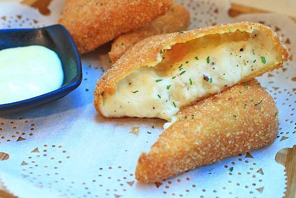 【彰化美食】五目坊茉莉館．茉莉公主的花園城堡-少女心大噴發的旋轉木馬餐廳