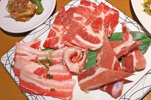 【台北餐廳】皇上吉饗極品唐風燒肉吃到飽-夜店風格般的厚切原肉吃到飽