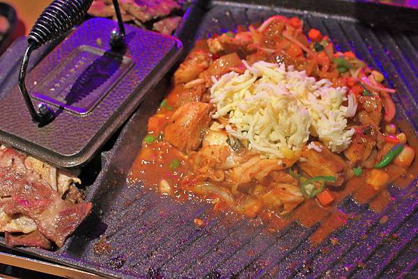 【台北餐廳】皇上吉饗極品唐風燒肉吃到飽-夜店風格般的厚切原肉吃到飽