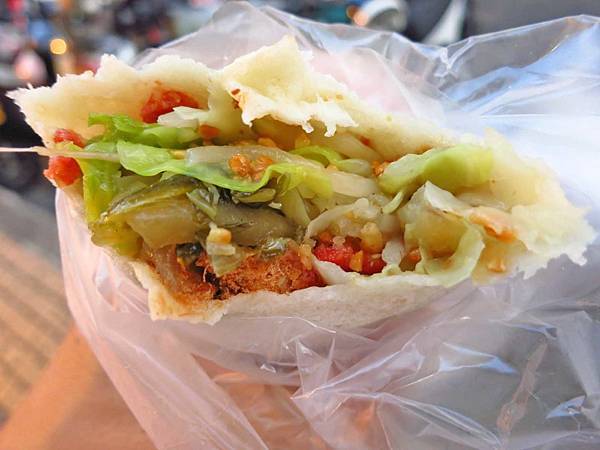 【桃園美食】旺仔潤餅-桃園火車站的超人氣銅板美食 【桃園美食】旺仔潤餅-桃園火車站的超人氣銅板美食