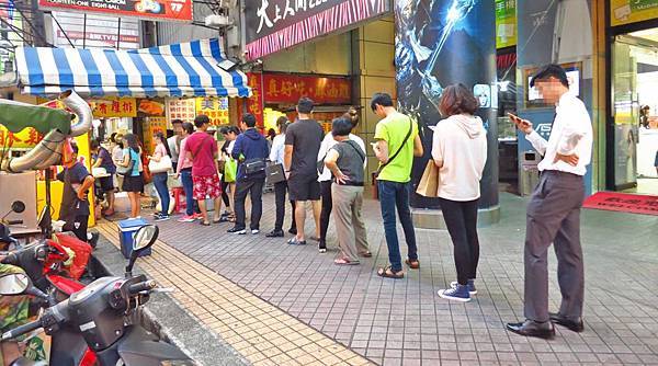 【桃園美食】旺仔潤餅-桃園火車站的超人氣銅板美食 【桃園美食】旺仔潤餅-桃園火車站的超人氣銅板美食