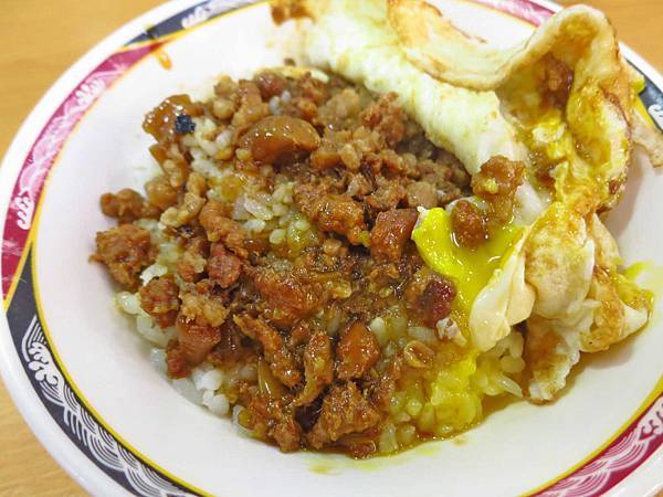 【台北美食】天天利美食坊-西門町CP值最高的銅板美食 【台北美食】天天利美食坊-西門町CP值最高的銅板美食