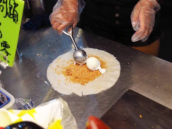 【三重美食】天狗神社花生捲冰淇淋-包著冰淇淋的美味花生捲