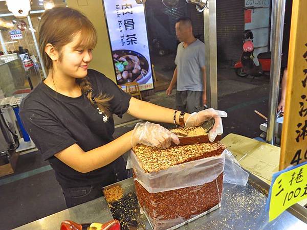 【三重美食】天狗神社花生捲冰淇淋-包著冰淇淋的美味花生捲