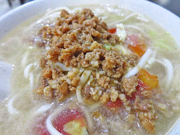 【台北美食】龍記搶鍋麵-巷弄裡的超人氣麵店