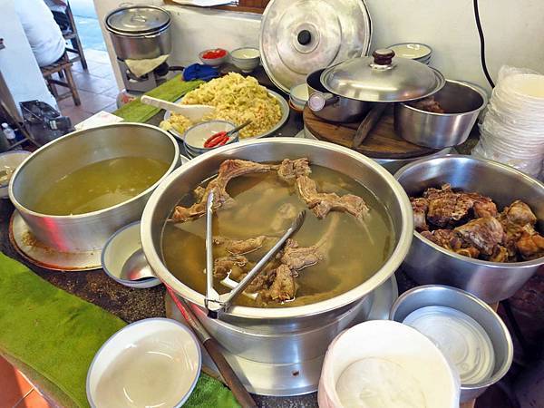 【台北美食】原汁排骨湯,高麗菜飯-延三夜市裡簡單而美味的高麗菜飯