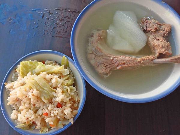 【台北美食】原汁排骨湯,高麗菜飯-延三夜市裡簡單而美味的高麗菜飯 【台北美食】原汁排骨湯,高麗菜飯-延三夜市裡簡單而美味的高麗菜飯