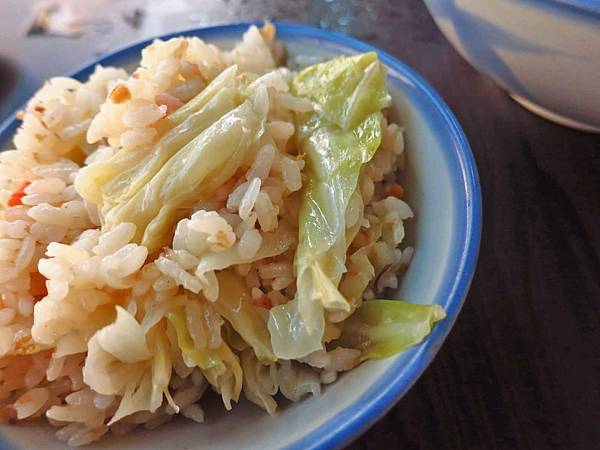 【台北美食】原汁排骨湯,高麗菜飯-延三夜市裡簡單而美味的高麗菜飯