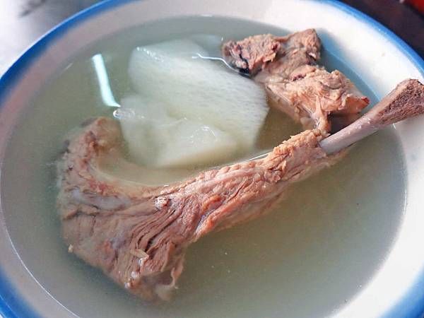 【台北美食】原汁排骨湯,高麗菜飯-延三夜市裡簡單而美味的高麗菜飯