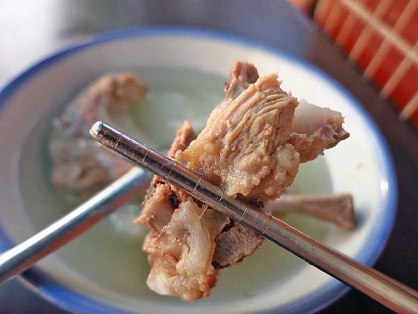 【台北美食】原汁排骨湯,高麗菜飯-延三夜市裡簡單而美味的高麗菜飯