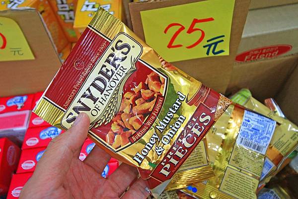 【異國食品展特賣會１０元起！】現場高達１００種以上的異國泡麵、飲料、餅乾、酒類等商品，通通任你挑任你選，還有3M專利涼衣感、知名品牌運動鞋大特價，許願聯合特賣會，數量有限要買要快～！