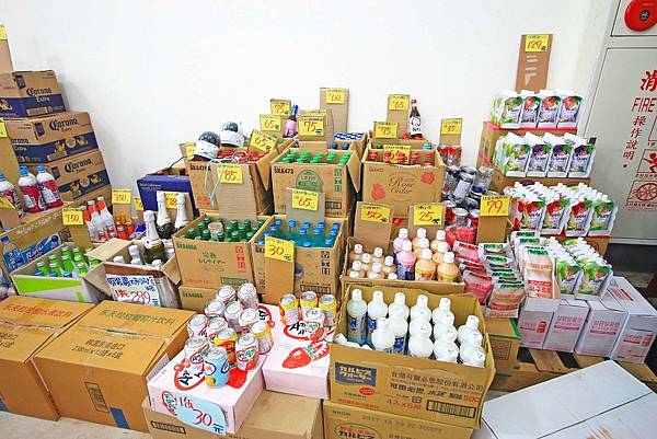 【異國食品展特賣會１０元起！】現場高達１００種以上的異國泡麵、飲料、餅乾、酒類等商品，通通任你挑任你選，還有3M專利涼衣感、知名品牌運動鞋大特價，許願聯合特賣會，數量有限要買要快～！