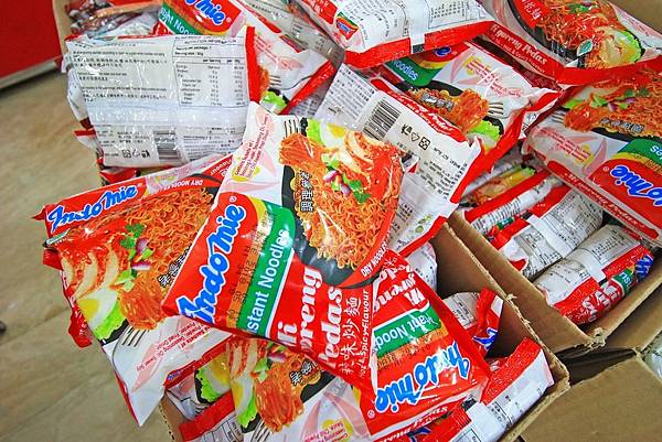 【異國食品展特賣會１０元起！】現場高達１００種以上的異國泡麵、飲料、餅乾、酒類等商品，通通任你挑任你選，還有3M專利涼衣感、知名品牌運動鞋大特價，許願聯合特賣會，數量有限要買要快～！