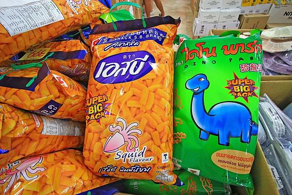 【異國食品展特賣會１０元起！】現場高達１００種以上的異國泡麵、飲料、餅乾、酒類等商品，通通任你挑任你選，還有3M專利涼衣感、知名品牌運動鞋大特價，許願聯合特賣會，數量有限要買要快～！