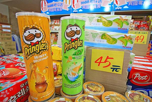 【異國食品展特賣會１０元起！】現場高達１００種以上的異國泡麵、飲料、餅乾、酒類等商品，通通任你挑任你選，還有3M專利涼衣感、知名品牌運動鞋大特價，許願聯合特賣會，數量有限要買要快～！