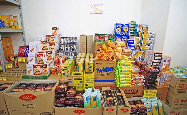 【異國食品展特賣會１０元起！】現場高達１００種以上的異國泡麵、飲料、餅乾、酒類等商品，通通任你挑任你選，還有3M專利涼衣感、知名品牌運動鞋大特價，許願聯合特賣會，數量有限要買要快～！