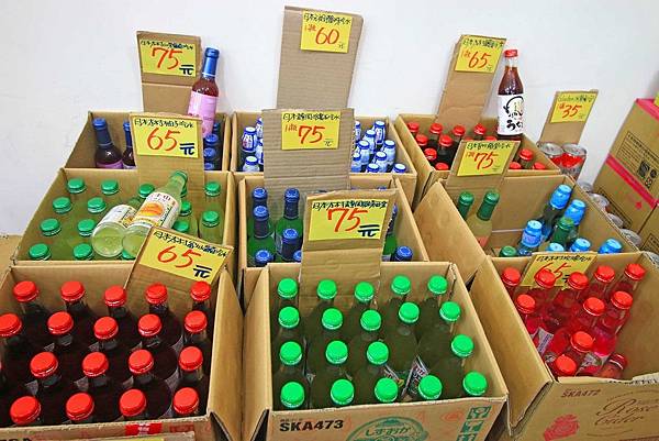 【異國食品展特賣會１０元起！】現場高達１００種以上的異國泡麵、飲料、餅乾、酒類等商品，通通任你挑任你選，還有3M專利涼衣感、知名品牌運動鞋大特價，許願聯合特賣會，數量有限要買要快～！