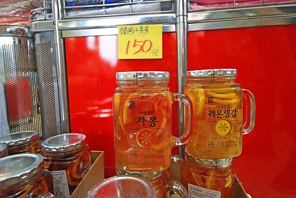 【異國食品展特賣會１０元起！】現場高達１００種以上的異國泡麵、飲料、餅乾、酒類等商品，通通任你挑任你選，還有3M專利涼衣感、知名品牌運動鞋大特價，許願聯合特賣會，數量有限要買要快～！