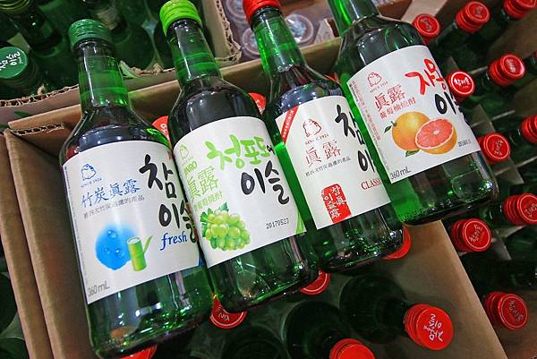 【異國食品展特賣會１０元起！】現場高達１００種以上的異國泡麵、飲料、餅乾、酒類等商品，通通任你挑任你選，還有3M專利涼衣感、知名品牌運動鞋大特價，許願聯合特賣會，數量有限要買要快～！