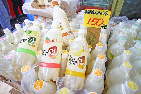 【異國食品展特賣會１０元起！】現場高達１００種以上的異國泡麵、飲料、餅乾、酒類等商品，通通任你挑任你選，還有3M專利涼衣感、知名品牌運動鞋大特價，許願聯合特賣會，數量有限要買要快～！