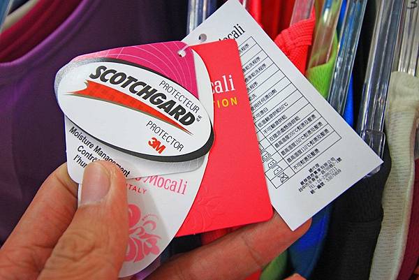 【異國食品展特賣會１０元起！】現場高達１００種以上的異國泡麵、飲料、餅乾、酒類等商品，通通任你挑任你選，還有3M專利涼衣感、知名品牌運動鞋大特價，許願聯合特賣會，數量有限要買要快～！