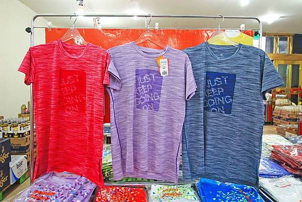 【異國食品展特賣會１０元起！】現場高達１００種以上的異國泡麵、飲料、餅乾、酒類等商品，通通任你挑任你選，還有3M專利涼衣感、知名品牌運動鞋大特價，許願聯合特賣會，數量有限要買要快～！