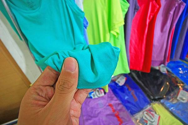 【異國食品展特賣會１０元起！】現場高達１００種以上的異國泡麵、飲料、餅乾、酒類等商品，通通任你挑任你選，還有3M專利涼衣感、知名品牌運動鞋大特價，許願聯合特賣會，數量有限要買要快～！