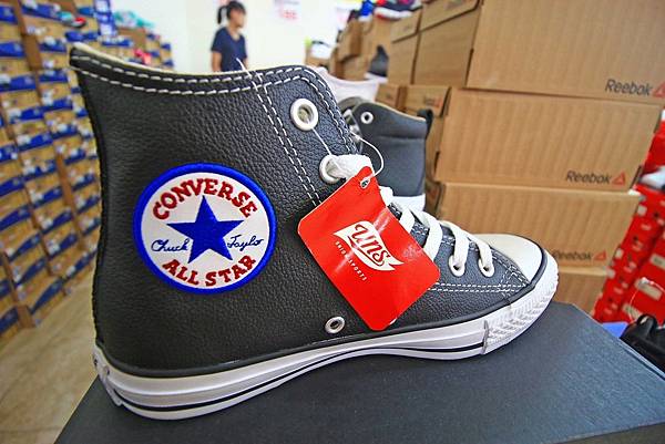 【異國食品展特賣會１０元起！】現場高達１００種以上的異國泡麵、飲料、餅乾、酒類等商品，通通任你挑任你選，還有3M專利涼衣感、知名品牌運動鞋大特價，許願聯合特賣會，數量有限要買要快～！