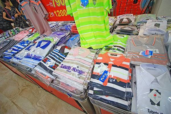 【異國食品展特賣會１０元起！】現場高達１００種以上的異國泡麵、飲料、餅乾、酒類等商品，通通任你挑任你選，還有3M專利涼衣感、知名品牌運動鞋大特價，許願聯合特賣會，數量有限要買要快～！