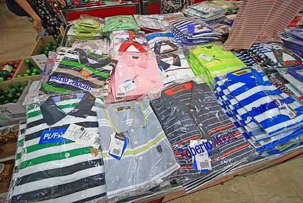 【異國食品展特賣會１０元起！】現場高達１００種以上的異國泡麵、飲料、餅乾、酒類等商品，通通任你挑任你選，還有3M專利涼衣感、知名品牌運動鞋大特價，許願聯合特賣會，數量有限要買要快～！