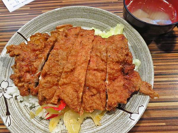 【台北美食】一級排骨-厚度1公分以上的隱身西門町的排骨飯 【台北美食】一級排骨-厚度1公分以上的隱身西門町的排骨飯