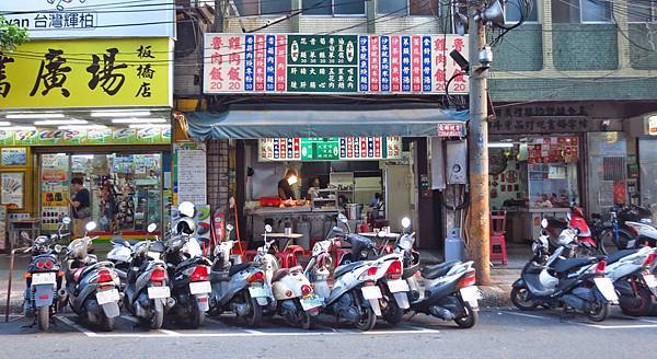 【板橋美食】媽祖廟邊魷魚羹-美味又便宜20元魯肉飯