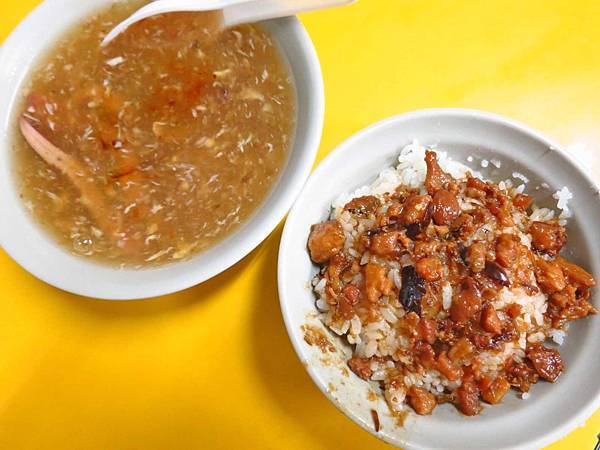 【板橋美食】媽祖廟邊魷魚羹-美味又便宜20元魯肉飯