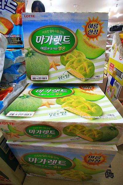 【異國食品展特賣會】超過１００種以上的異國泡麵、飲料、餅乾、酒類，還有3M專利男女涼衣感、知名品牌運動鞋大特價，許願聯合特賣會，數量有限要買要快～！