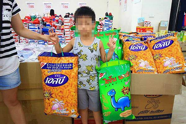 【異國食品展特賣會】超過１００種以上的異國泡麵、飲料、餅乾、酒類，還有3M專利男女涼衣感、知名品牌運動鞋大特價，許願聯合特賣會，數量有限要買要快～！